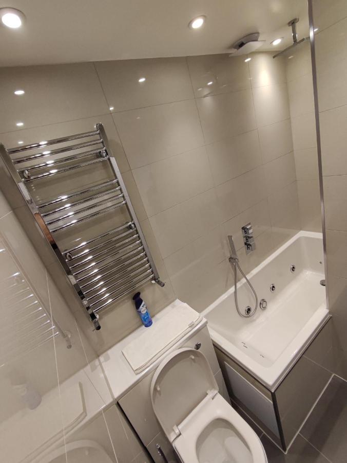 Modern 2 Bedroom Flat With Private Outdoor Terrace ลอนดอน ภายนอก รูปภาพ