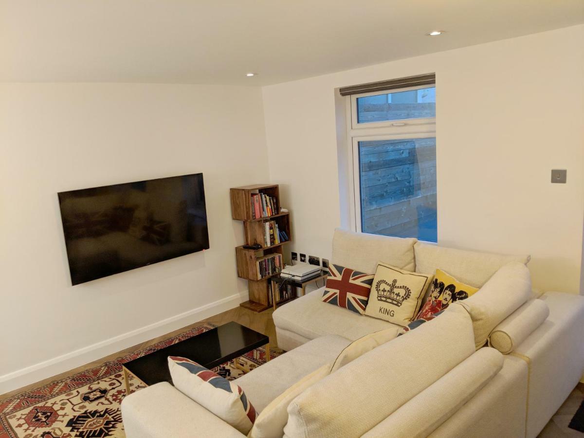 Modern 2 Bedroom Flat With Private Outdoor Terrace ลอนดอน ภายนอก รูปภาพ